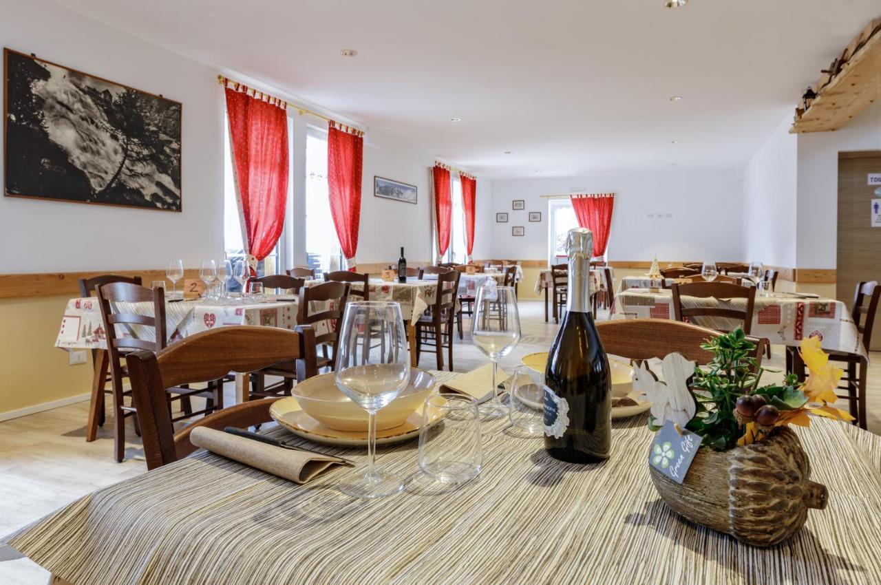 Albergo Ristorante Le Alpi La Frua Bagian luar foto